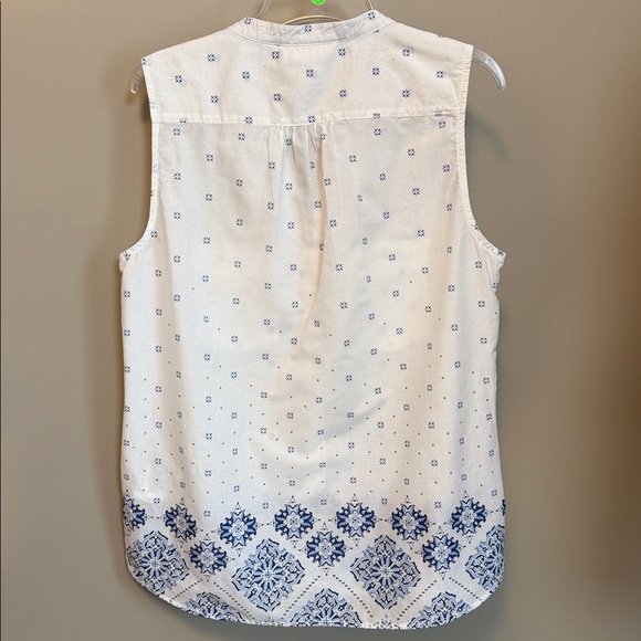 L.O.G.G. Label Of Graded Goods White & Blue Floral Sleeveless Button-Front Tank - Picture 5 of 5